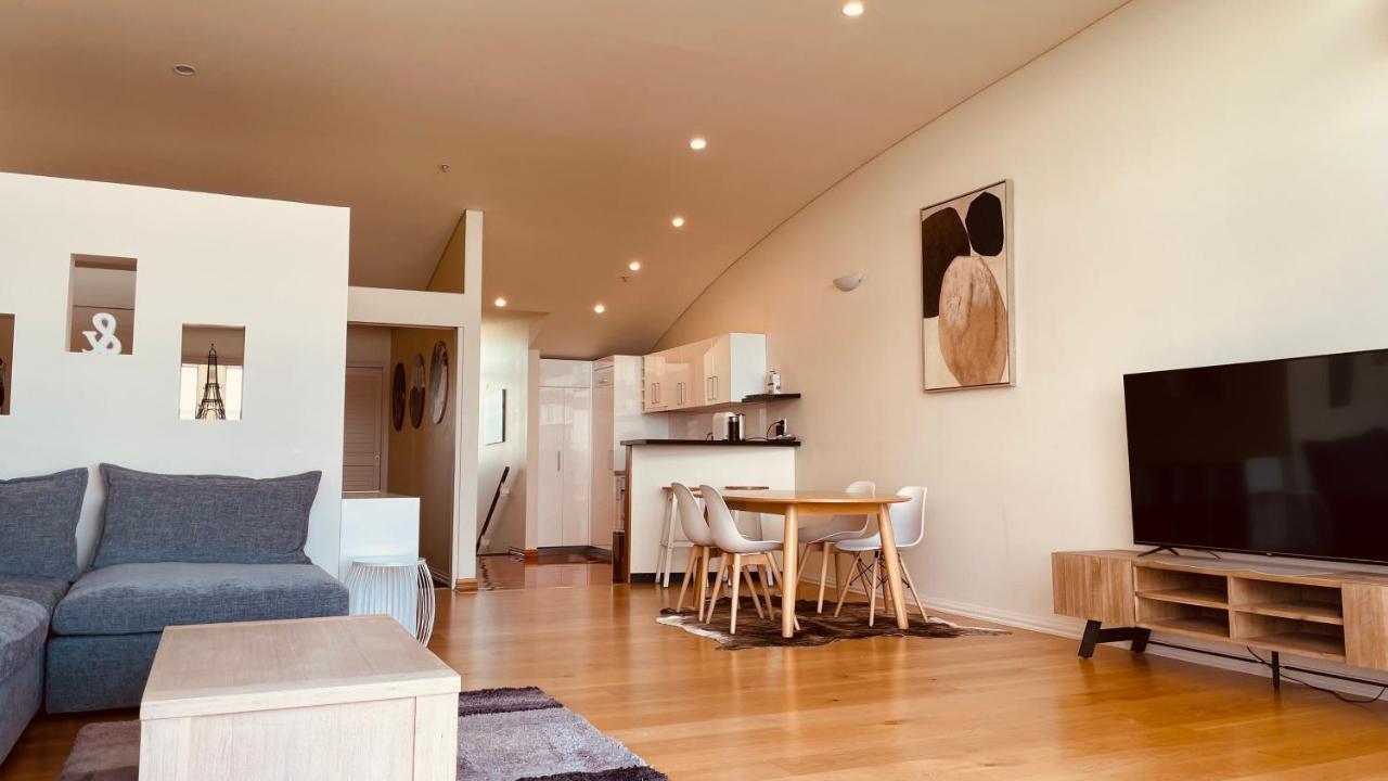 Waterfront Penthouse: Harbor View In Auckland's Heart * Auckland