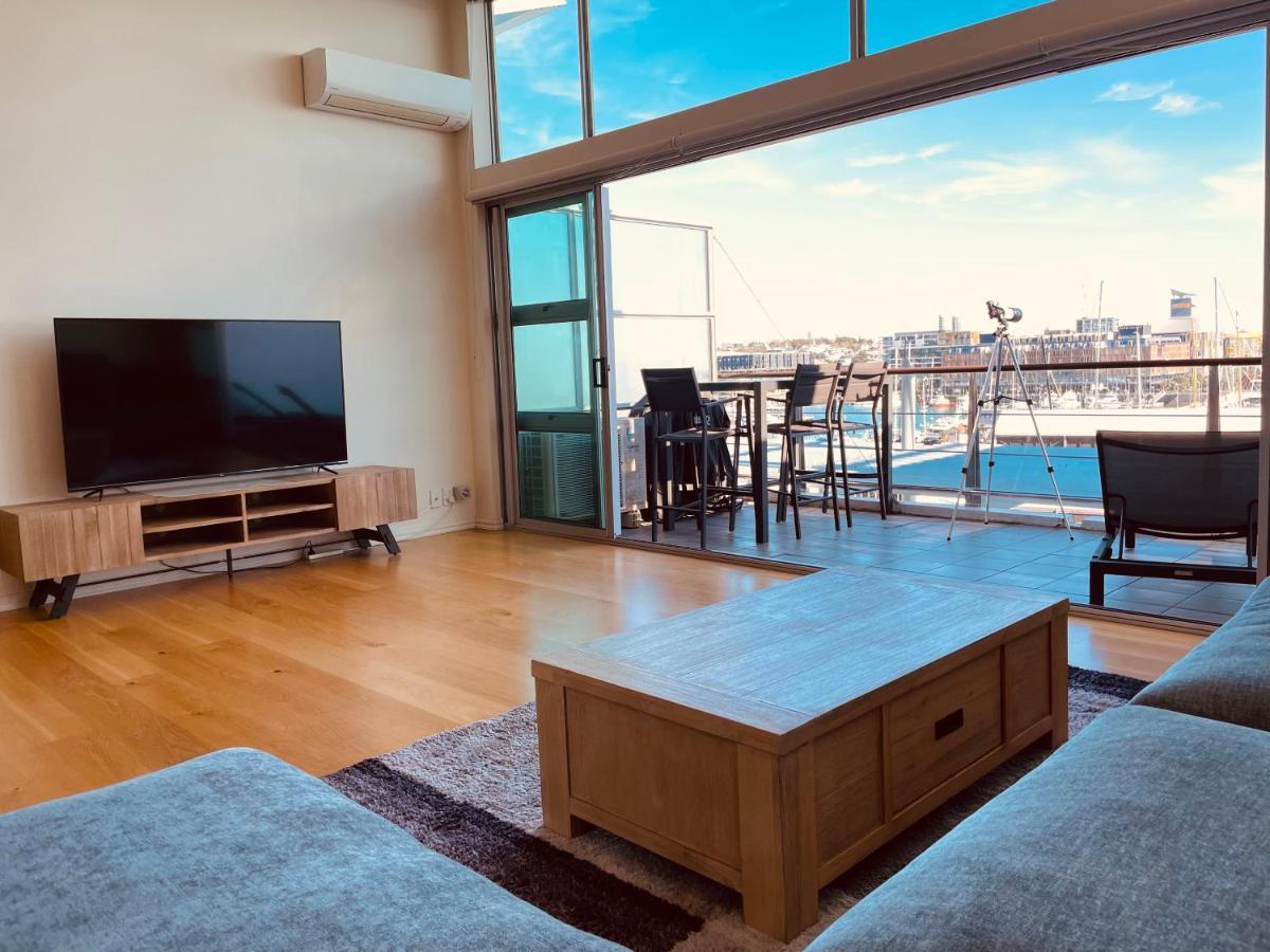Waterfront Penthouse: Harbor View In Auckland's Heart