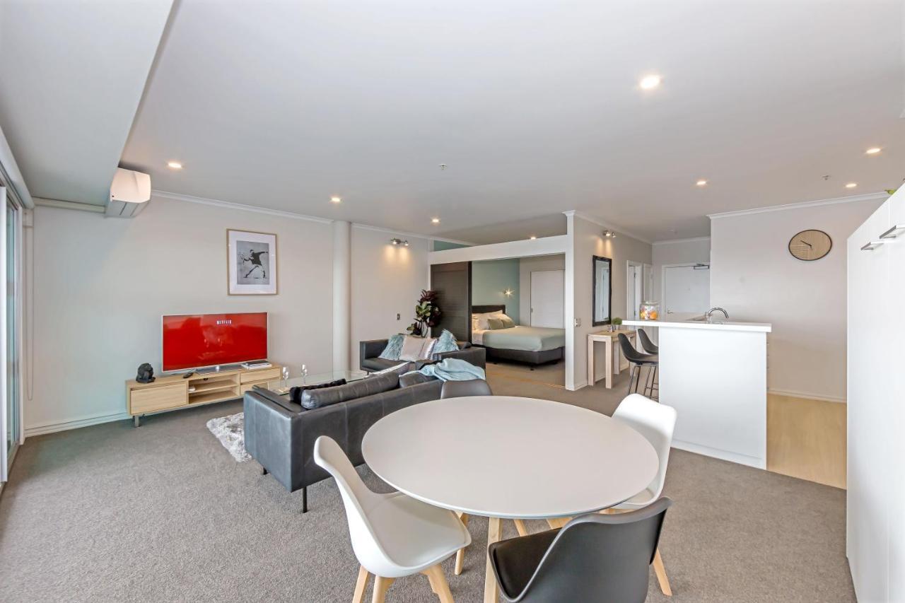 Qv Elegant Modern With Water View - 982 *
