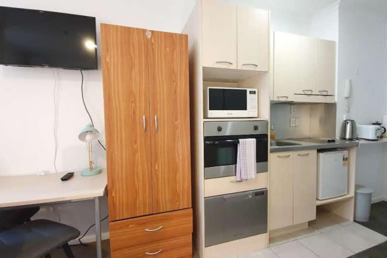 Apartment Den Studio With Wi-fi And Kitchen *
