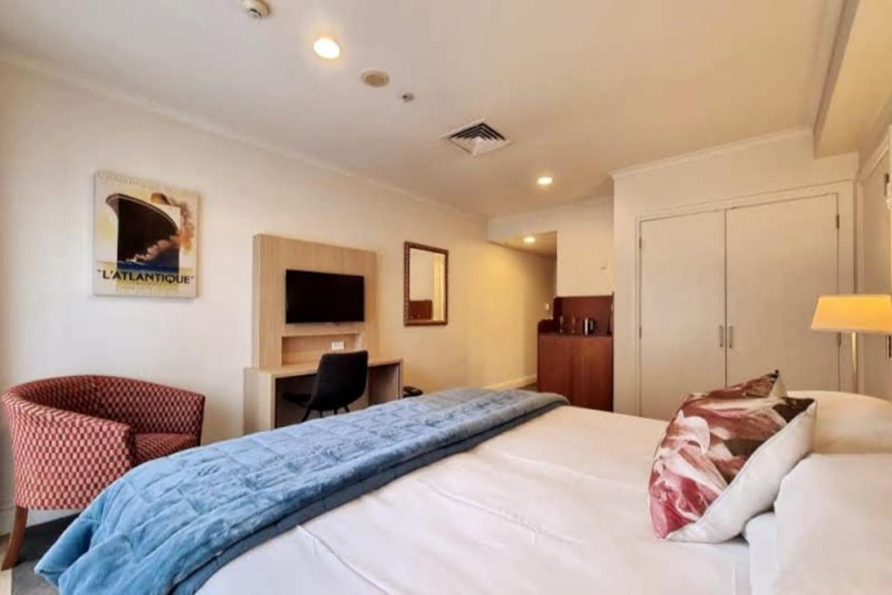 Metroview In Cbd With Air-con, Pool And Gym *