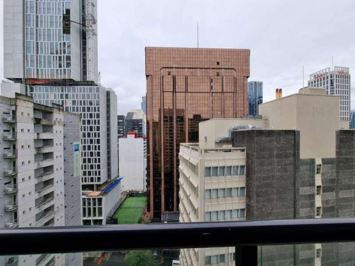 Apartment Metroview In Cbd With Air-con, Pool And Gym