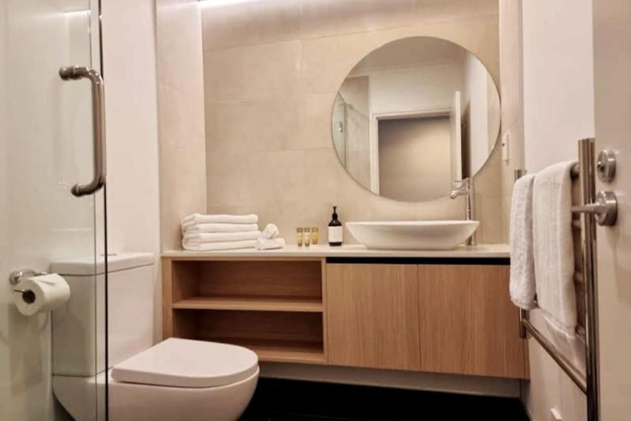 Apartment Metroview In Cbd With Air-con, Pool And Gym