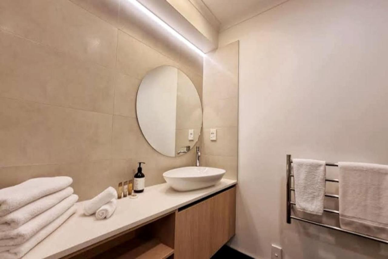 Apartment Metroview In Cbd With Air-con, Pool And Gym