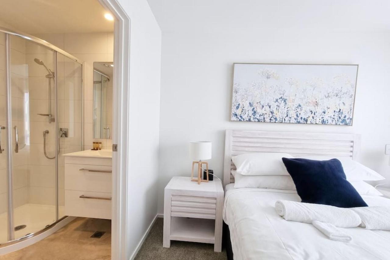 Huntington Townhouse With Patio And Parking Auckland