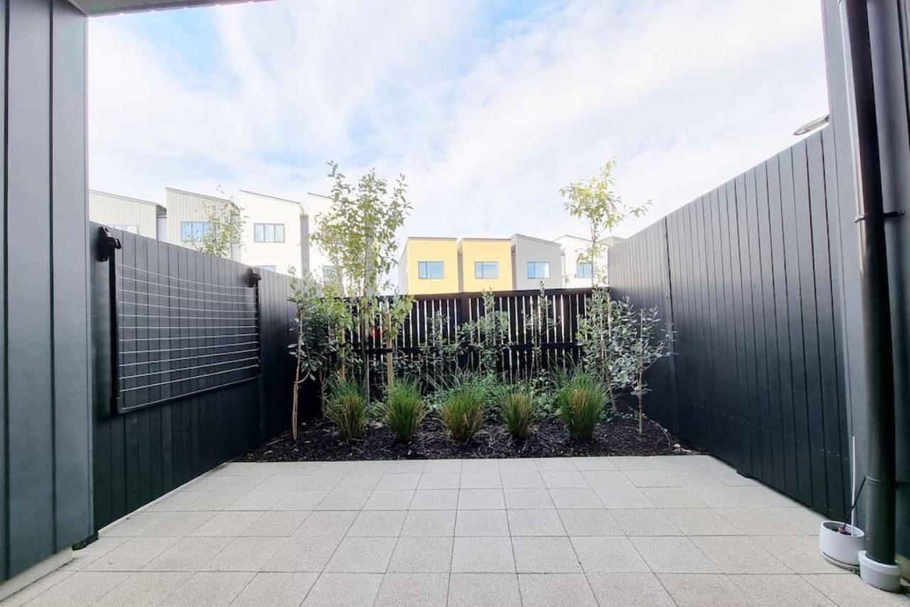 Huntington Townhouse With Patio And Parking Auckland