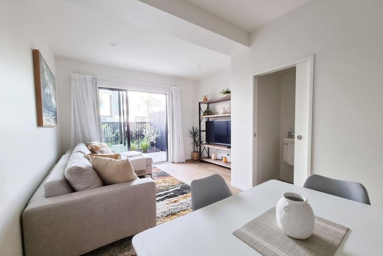 Huntington Townhouse With Patio And Parking *