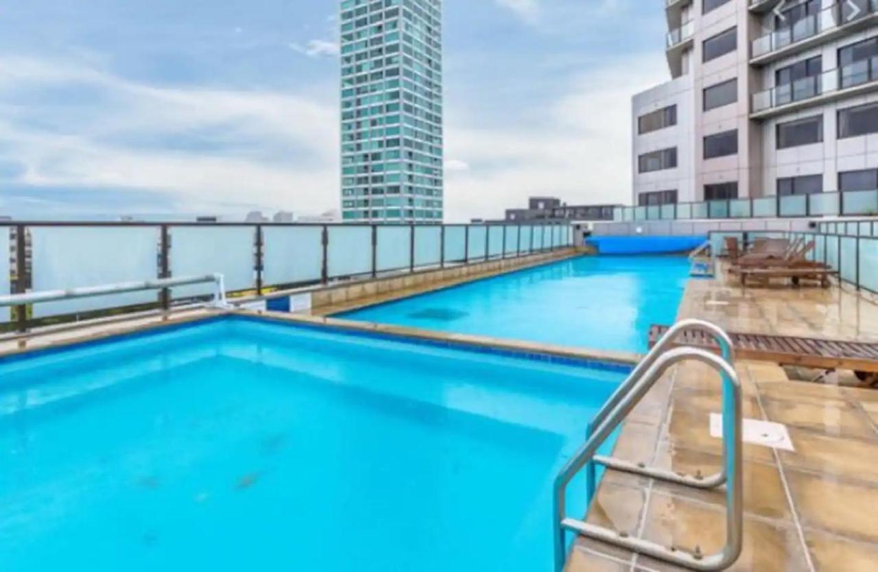 Apartment Skyline Sojourn With Parking And Sea Views Auckland