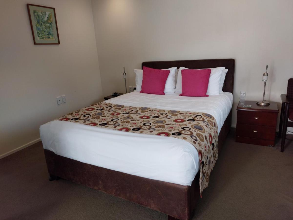 At Eden Park Motel