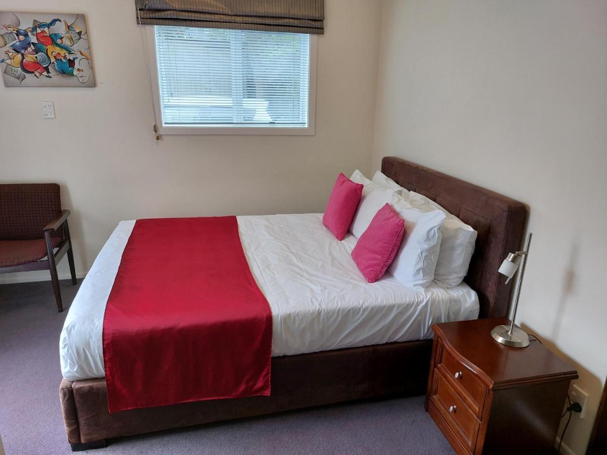 At Eden Park Motel 4*