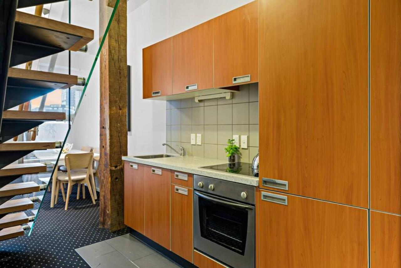 Chic And Spacious Cbd Loft - 2 Beds City Views Apartment *