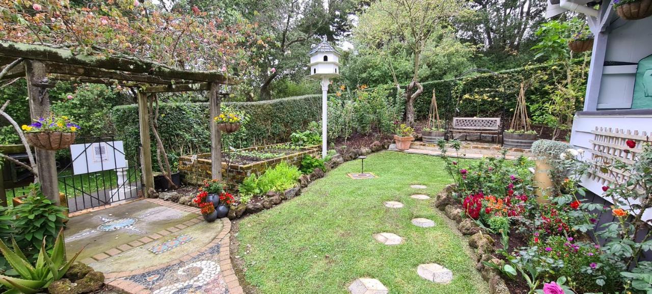 Dovecote House * Auckland
