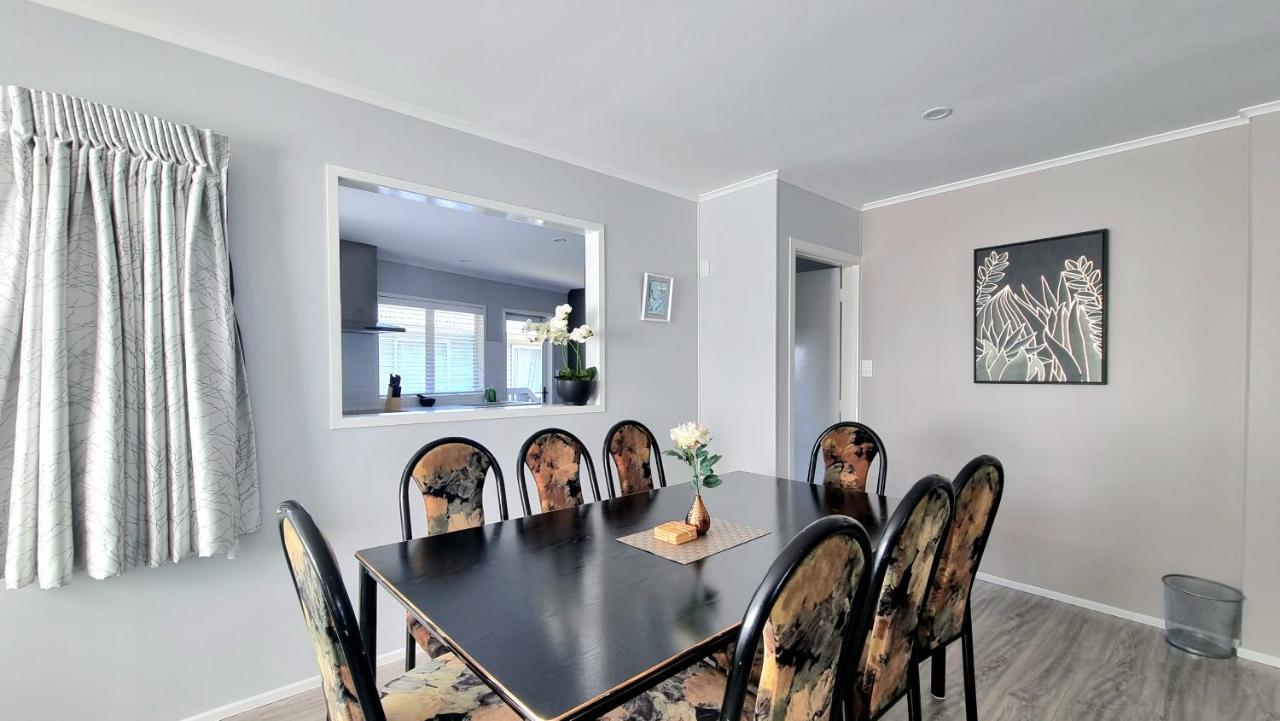 Holiday home Spacious 4 Bedroom With Free Parking Auckland