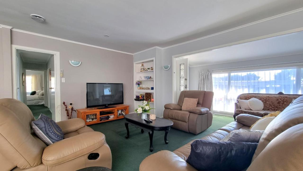 Spacious 4 Bedroom With Free Parking Holiday home
