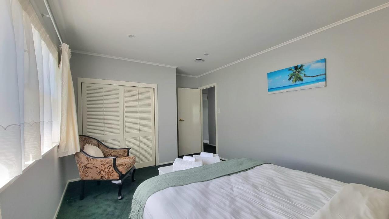 Spacious 4 Bedroom With Free Parking Auckland