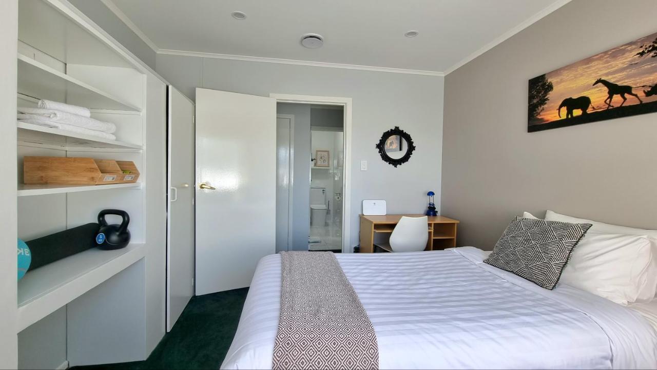Spacious 4 Bedroom With Free Parking *