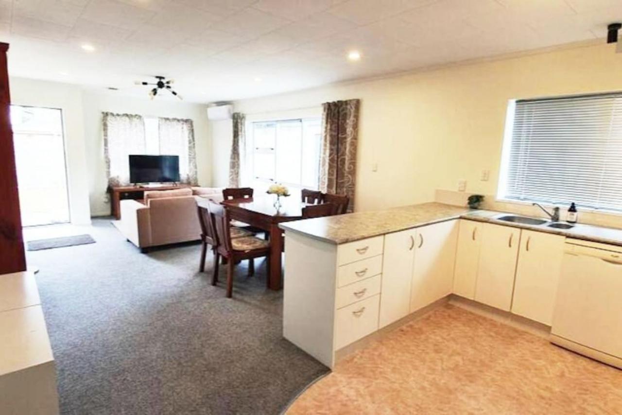 Holiday home Cheerful 3br With Free Wifi & Netflix *