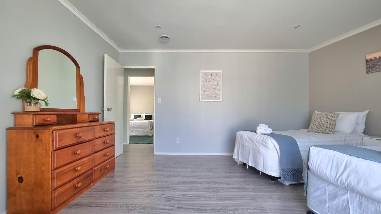 Spacious 4 Bedroom With Free Parking Holiday home *
