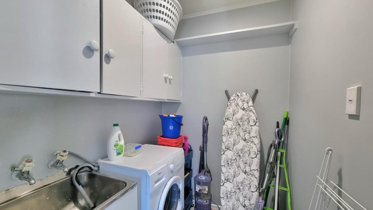 Spacious 4 Bedroom With Free Parking *