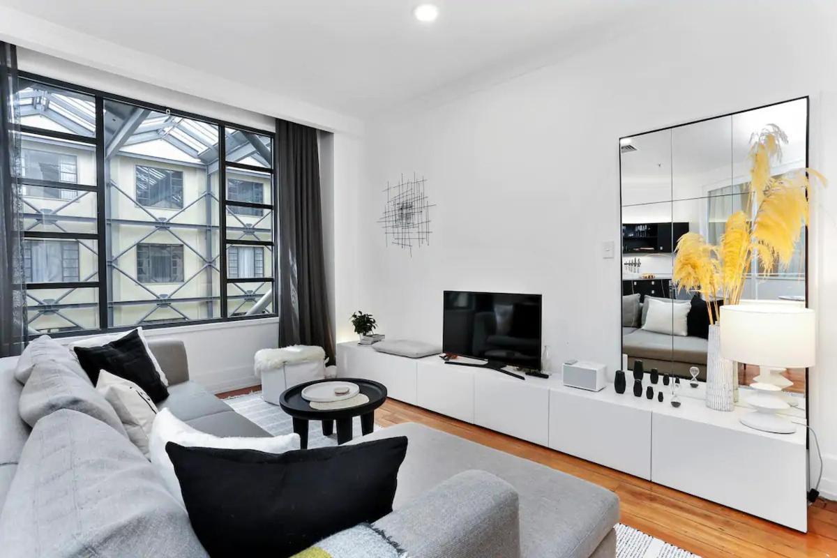 Apartment Sophistication Stay-cation With A Roof Pool!