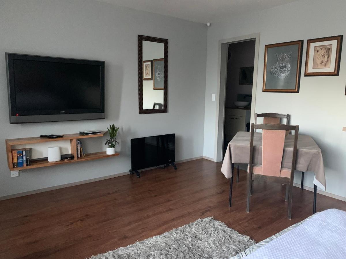 Guest house Opanuku Out West *