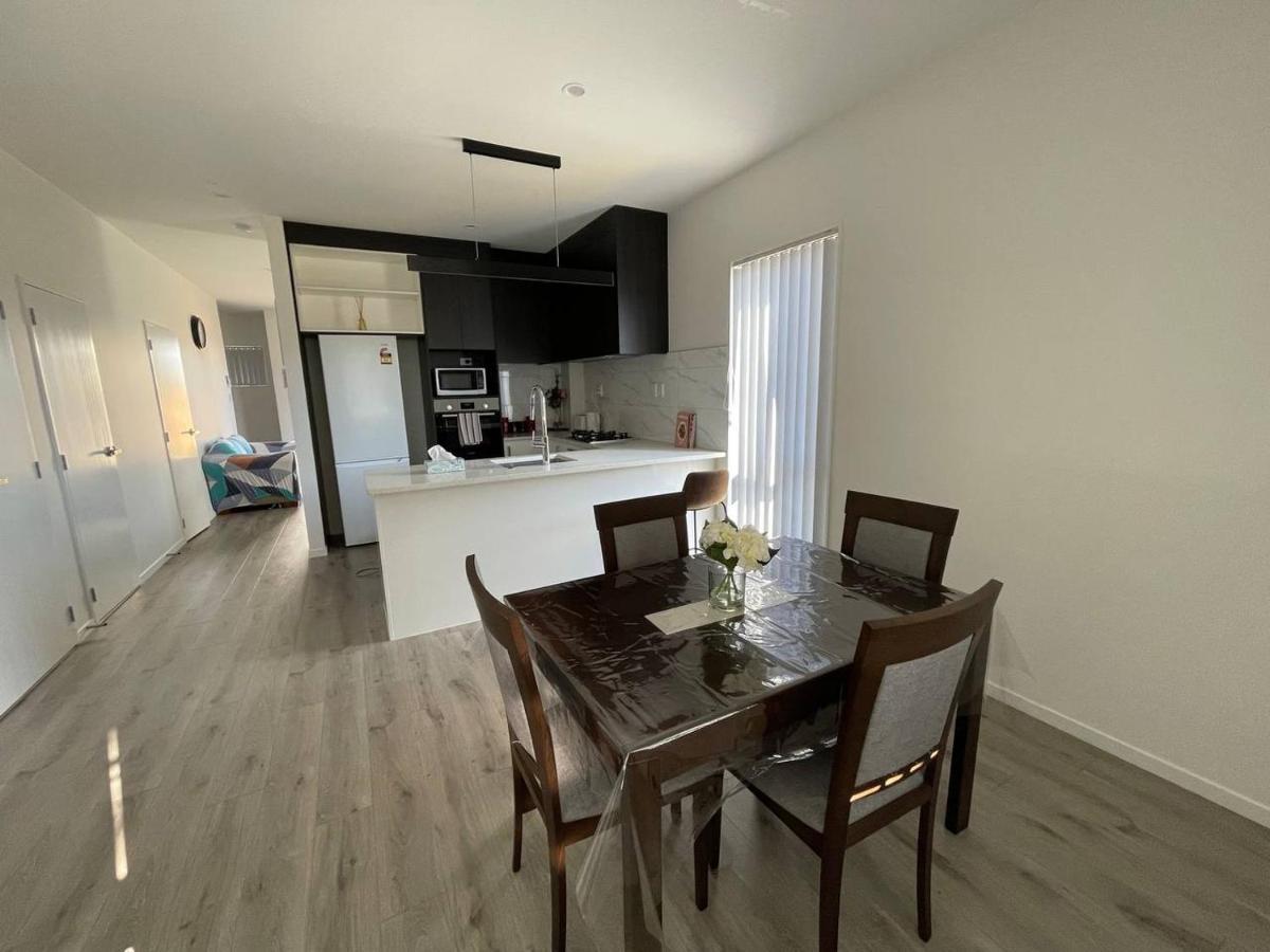 4 Bedroom Fully Furnished In Papakura, *