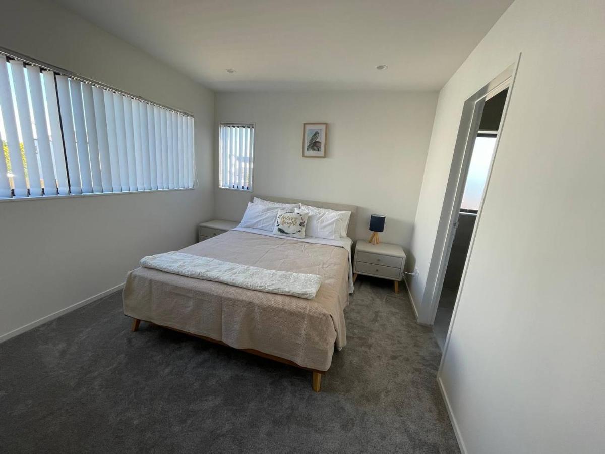 4 Bedroom Fully Furnished In Papakura, * Auckland