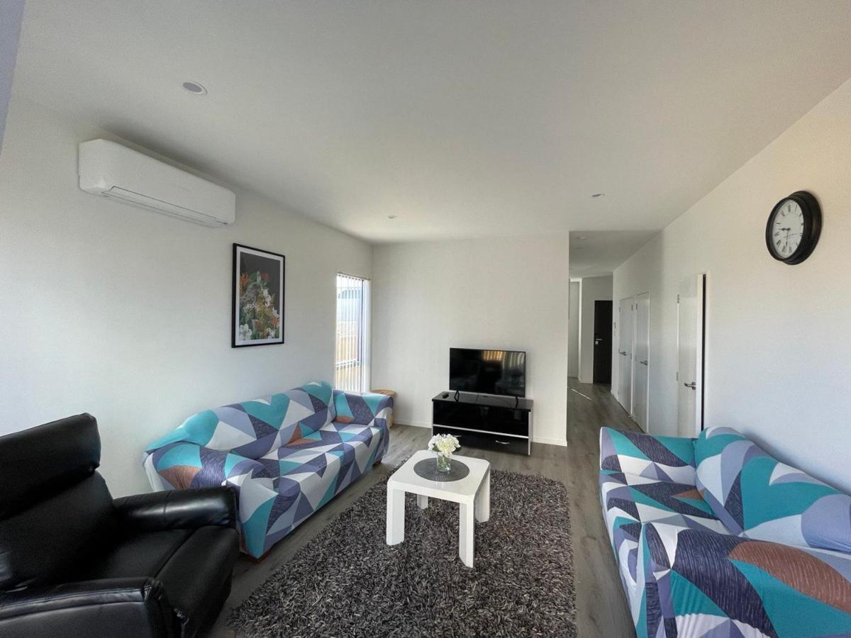 Holiday home 4 Bedroom Fully Furnished In Papakura, Auckland
