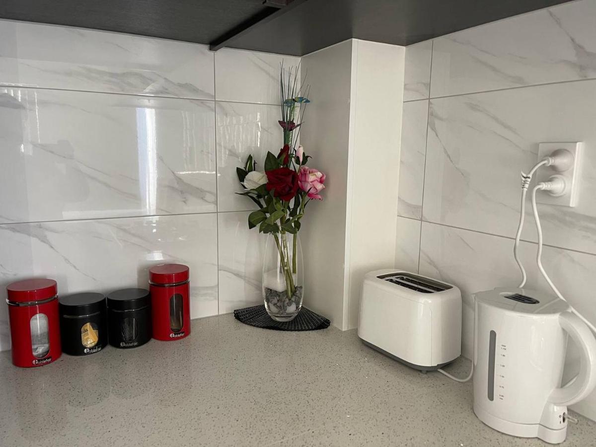 4 Bedroom Fully Furnished In Papakura, *
