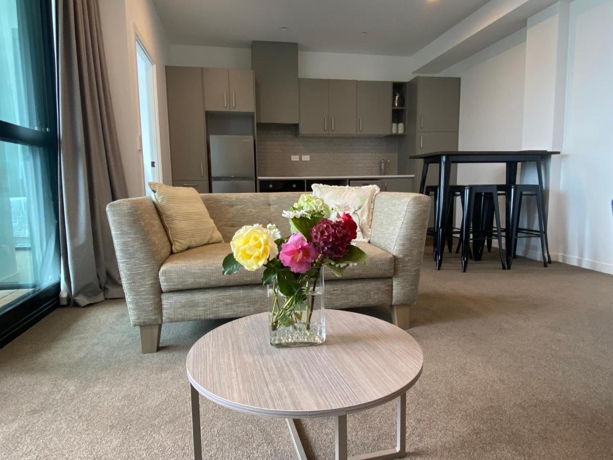 Modern, Central City, Penthouse Floor Apartment. Apartment