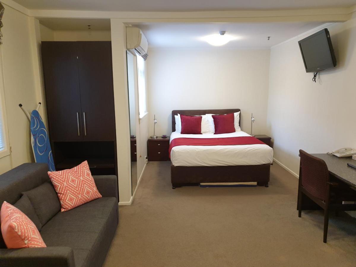 At Eden Park Motel