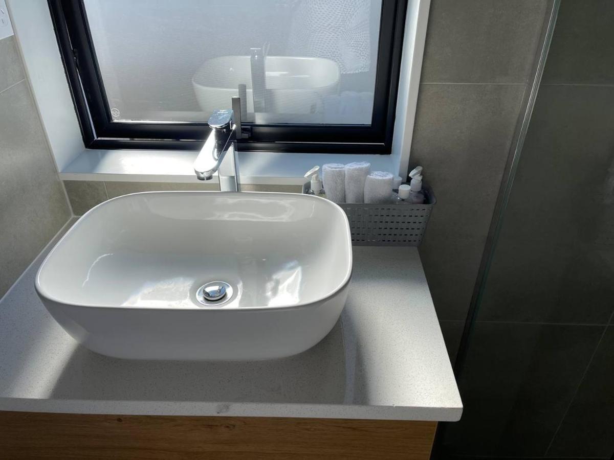Holiday home 4 Bedroom Fully Furnished In Papakura,