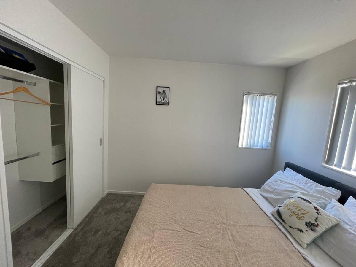 Holiday home 4 Bedroom Fully Furnished In Papakura,