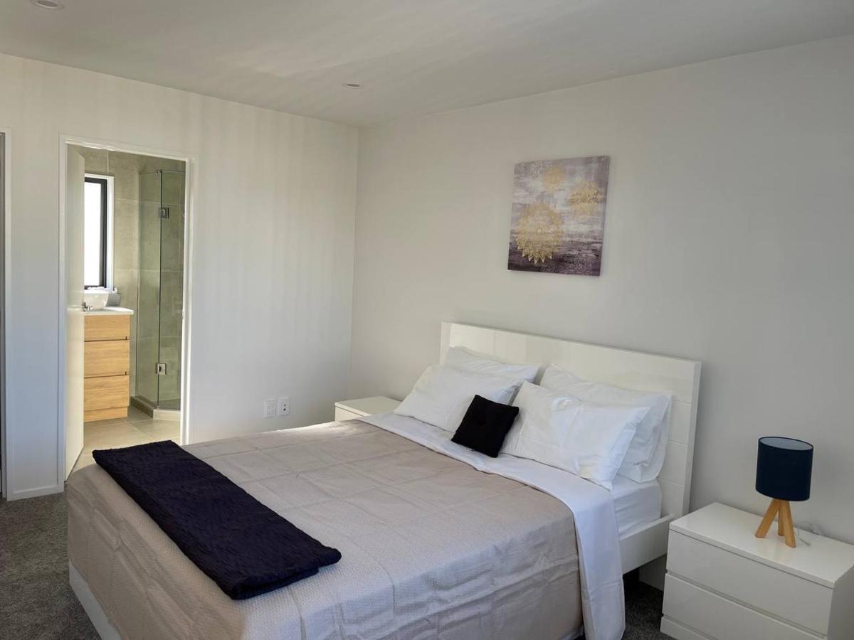 4 Bedroom Fully Furnished In Papakura, * Auckland