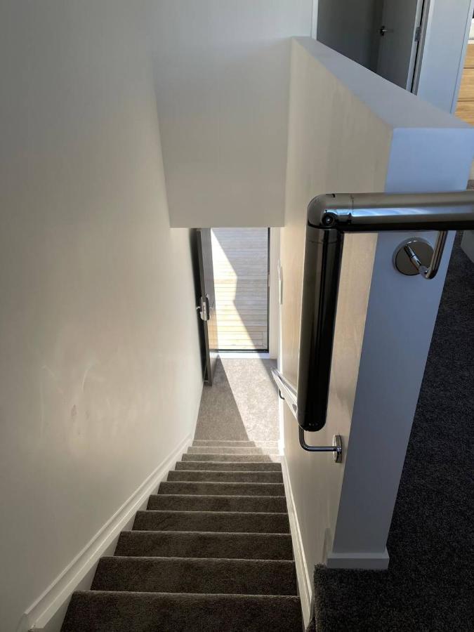 4 Bedroom Fully Furnished In Papakura, * Auckland