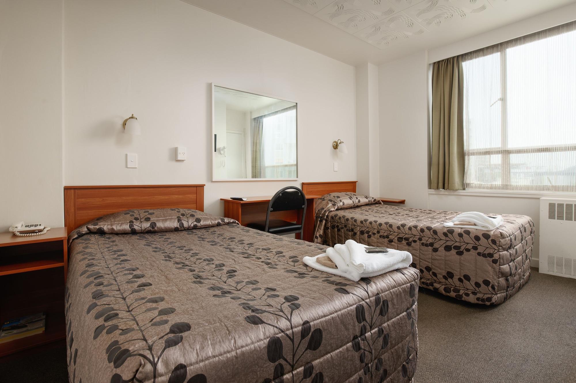 Kiwi International Hotel 2*