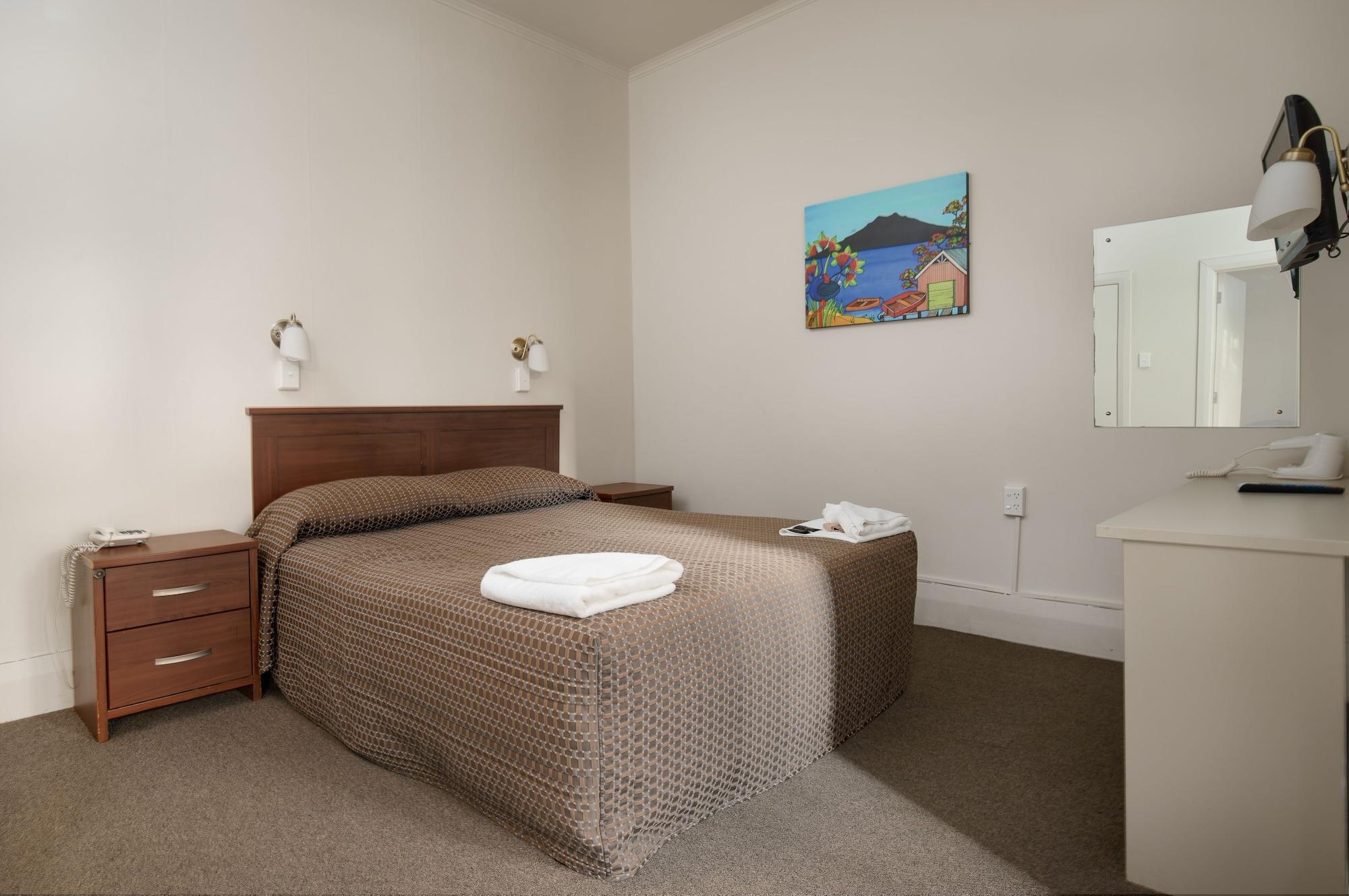 Kiwi International Hotel 2*