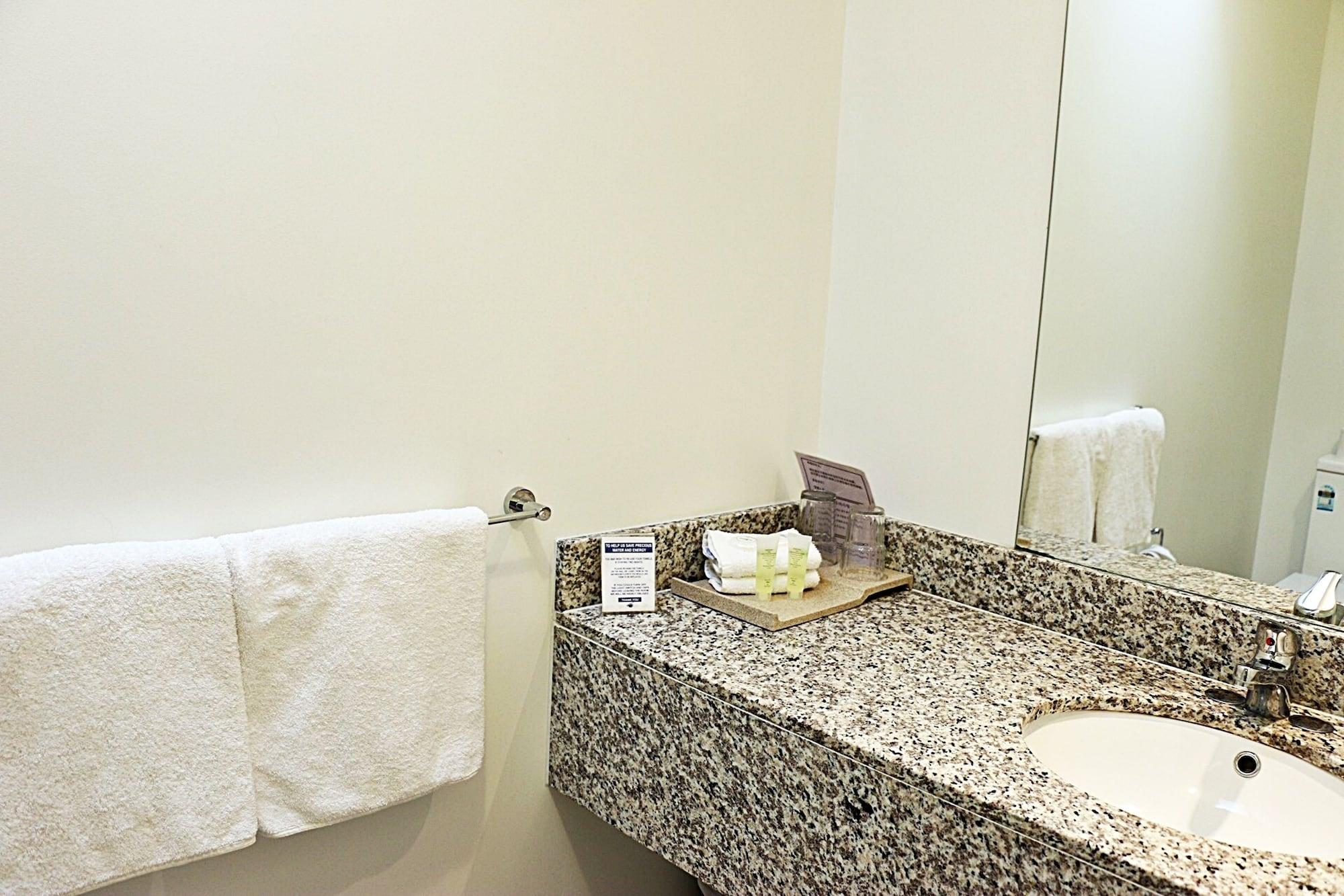 Hotel Airport Gateway 4*