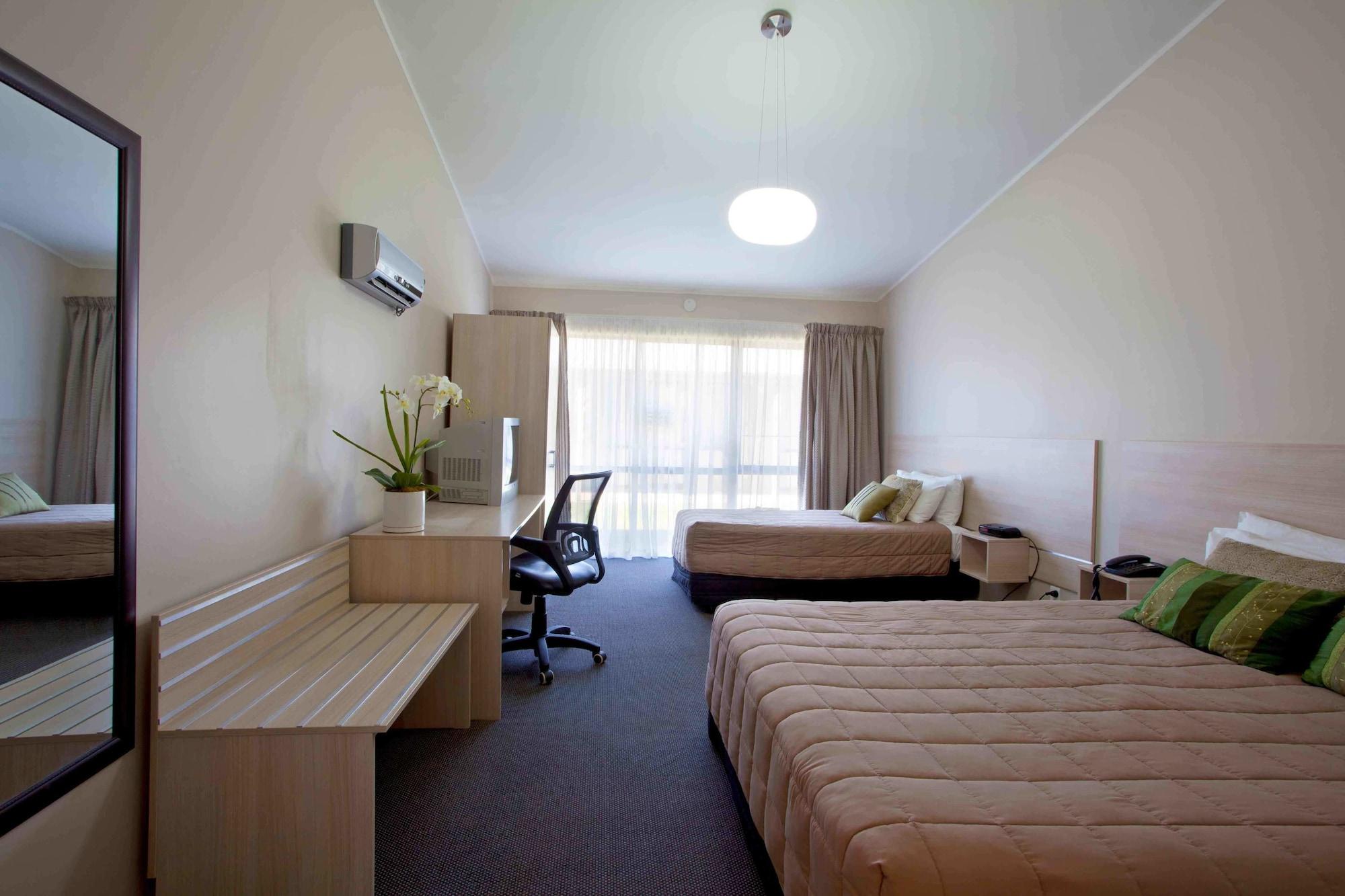 Airport Kiwi Motel 3*