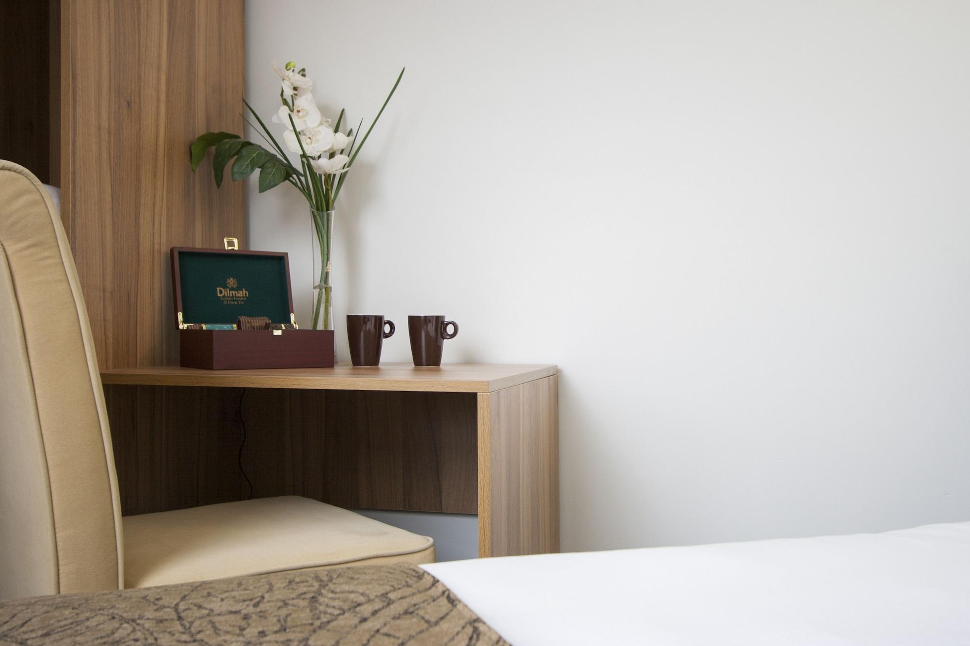 Hotel Ascotia Off Queen 3*