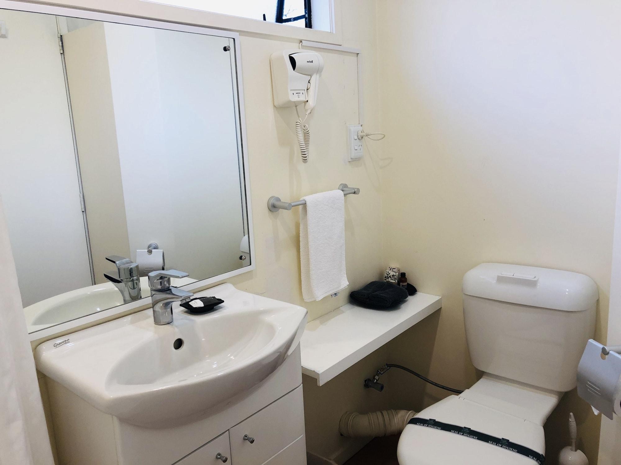 Motel Tudor Court Motor Auckland