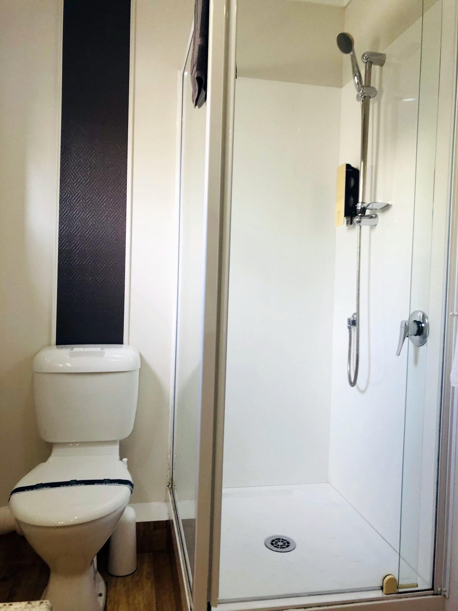 Motel Tudor Court Motor Auckland