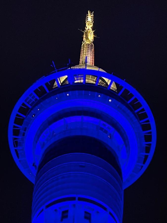 Stunning Skytower And City View 2 Bedroom *