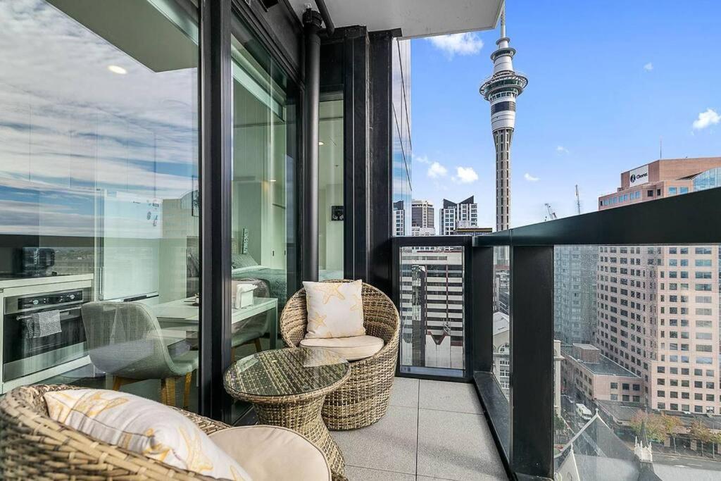 Sun Kissed With Panoramic Views * Auckland