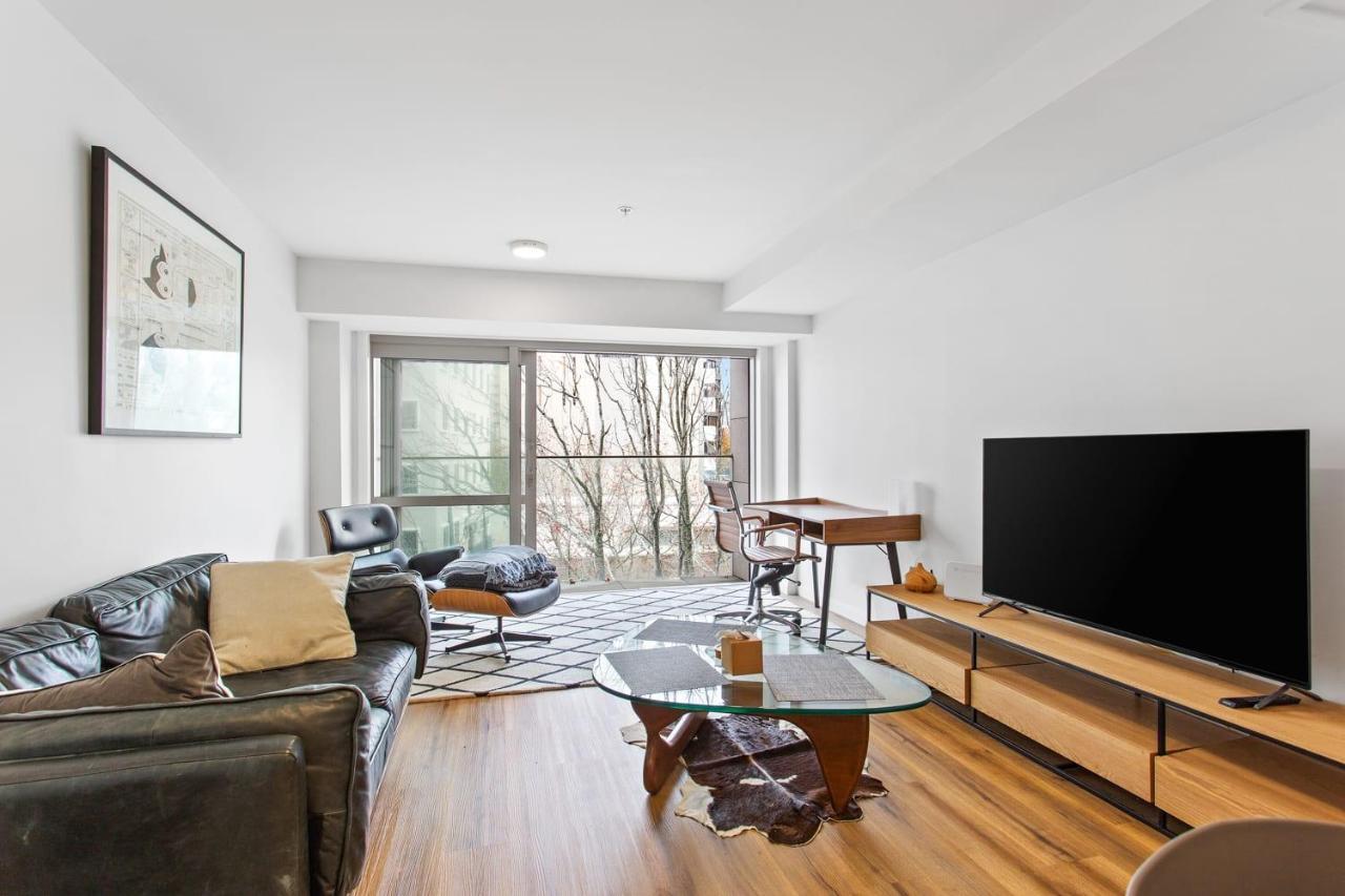 Modern With Remote Working Space Apartment