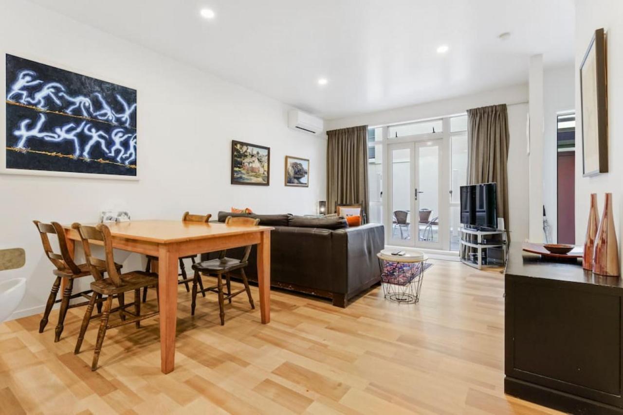 Holiday home Cbd Spacious 3 Storey Terrace House With Courtyard *