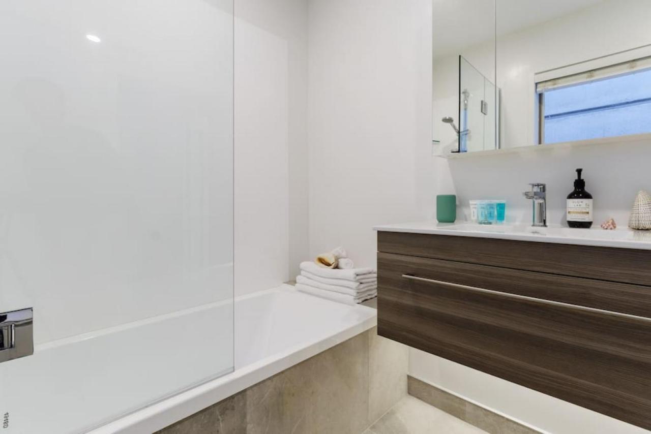 Cbd Spacious 3 Storey Terrace House With Courtyard * Auckland