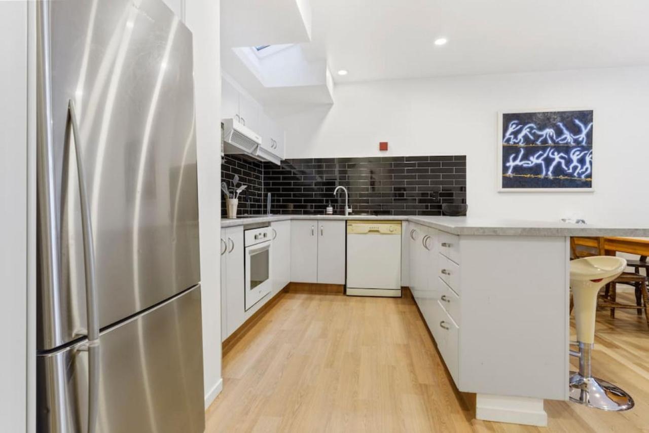 Cbd Spacious 3 Storey Terrace House With Courtyard