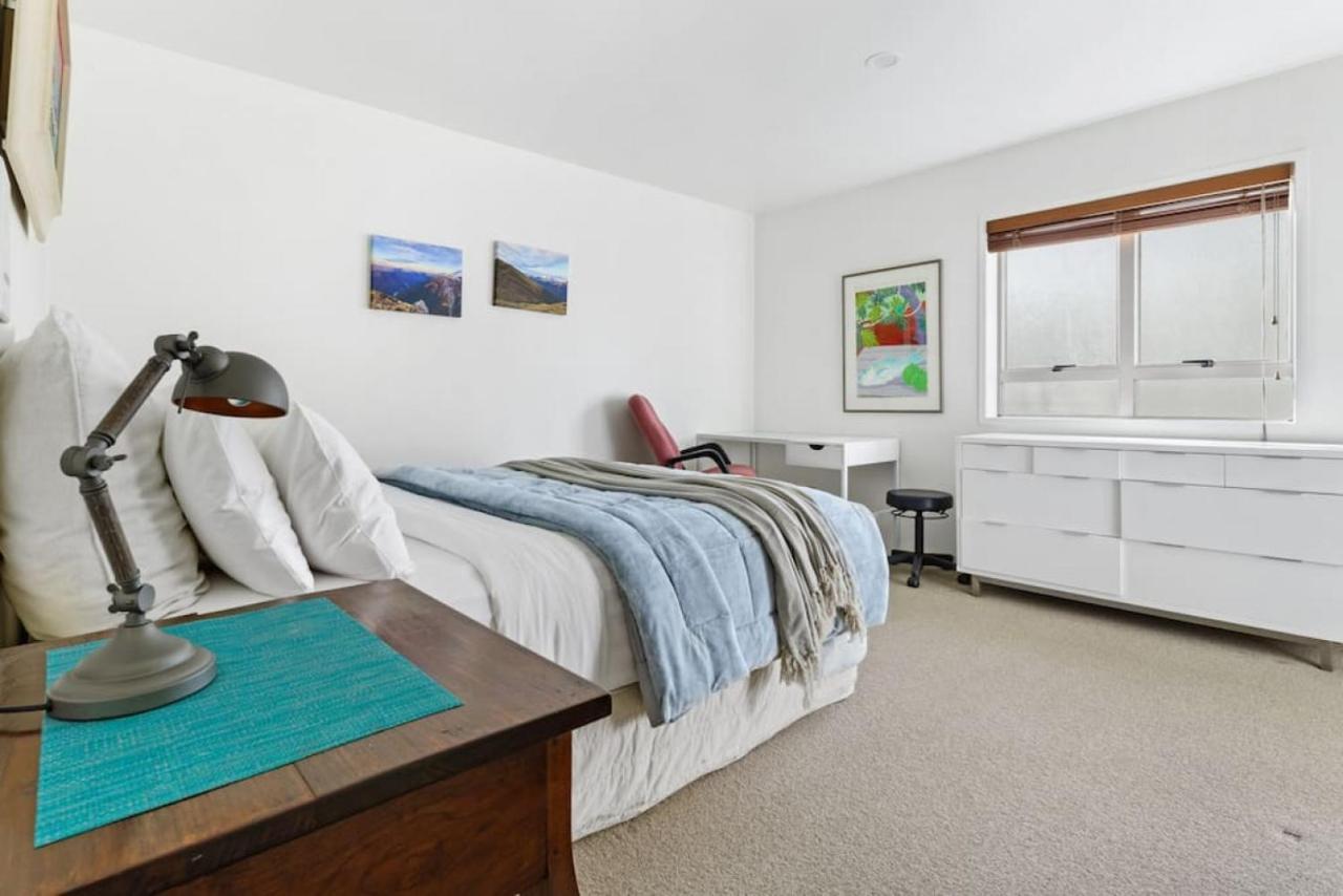 Holiday home Cbd Spacious 3 Storey Terrace House With Courtyard *