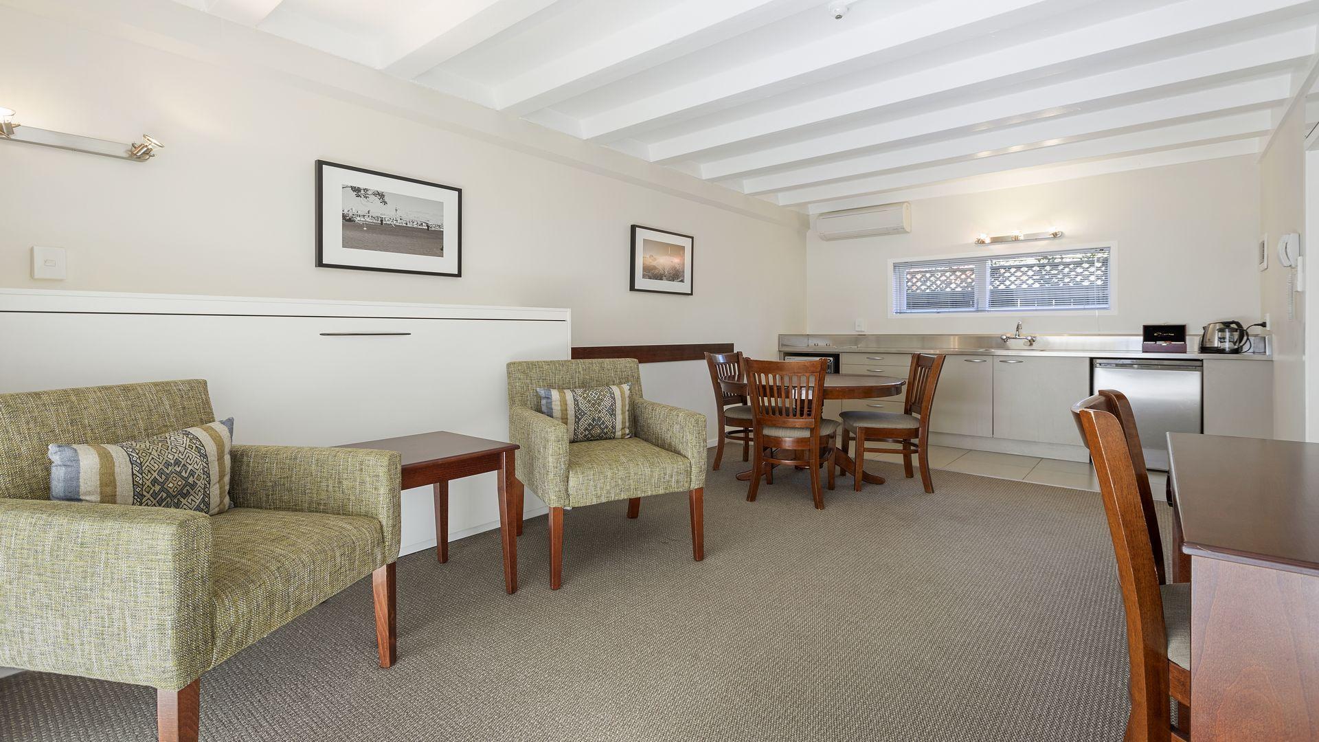 Aparthotel The Parnell & Conference Centre 4*